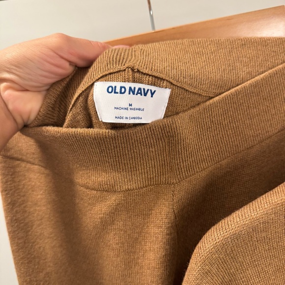 Old Navy Bell Sleeve V-Neck Sweater and High Waisted Crop Kick Sweater Pants Set - Picture 6 of 7